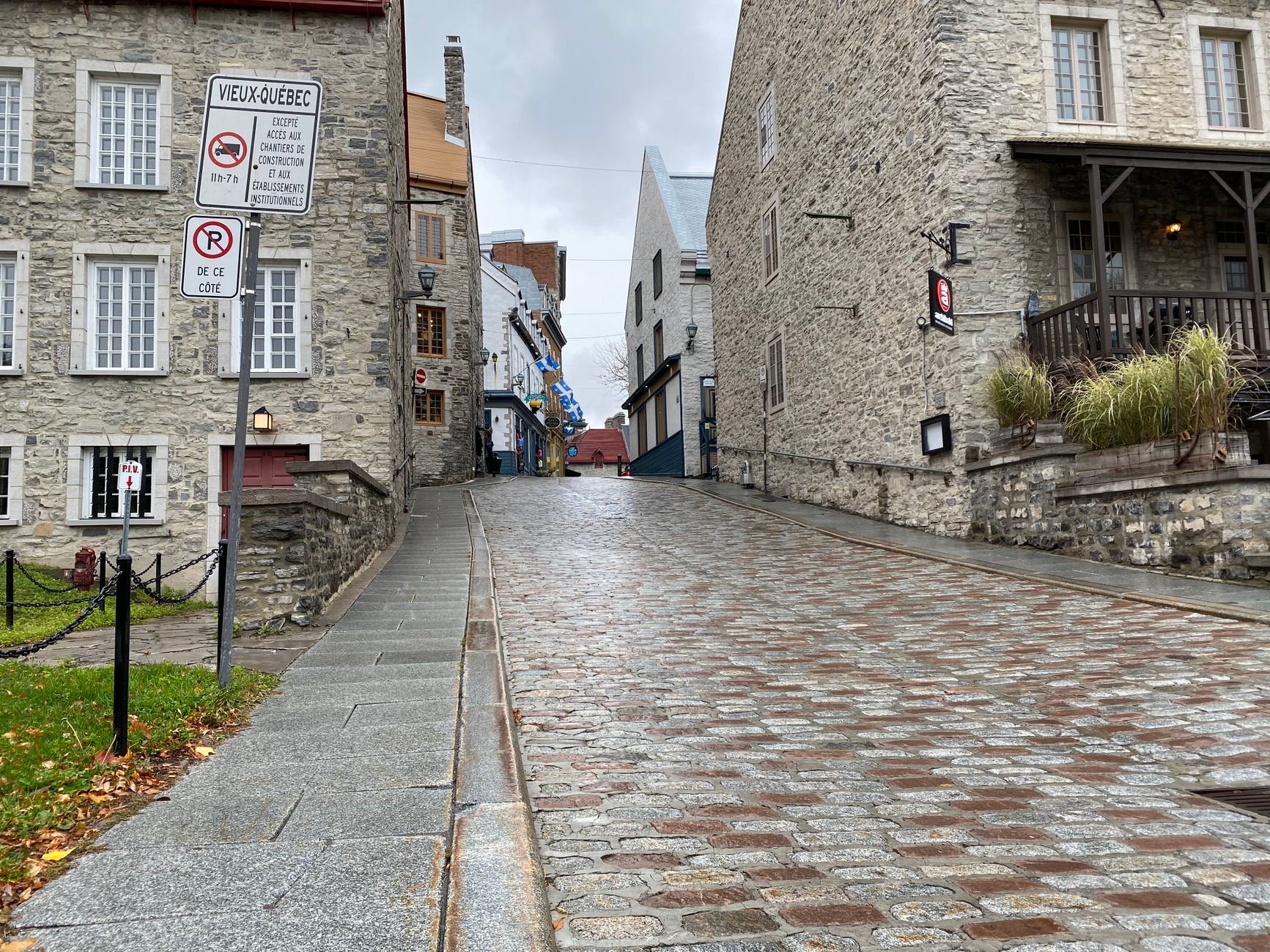 Québec zimą jak z bajki: karnawał w Quebec City, lodowe hotele i tradycyjne kuligi po zmroku